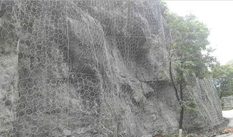 山体滑坡防护网的特征_四川边坡防护网