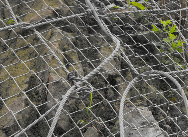 客土喷播与植被砼技术的不同_四川边坡防护网